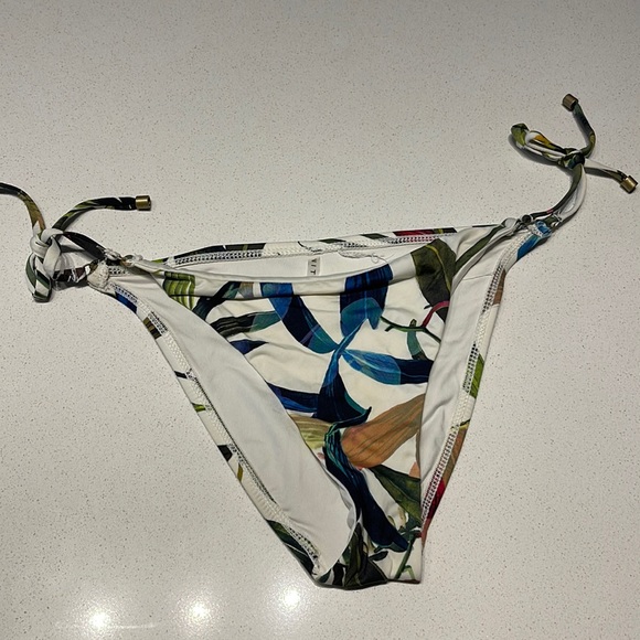 VITAMIN A Lush Life Tropical Print Tara tie side bikini bottom Medium - Picture 2 of 4